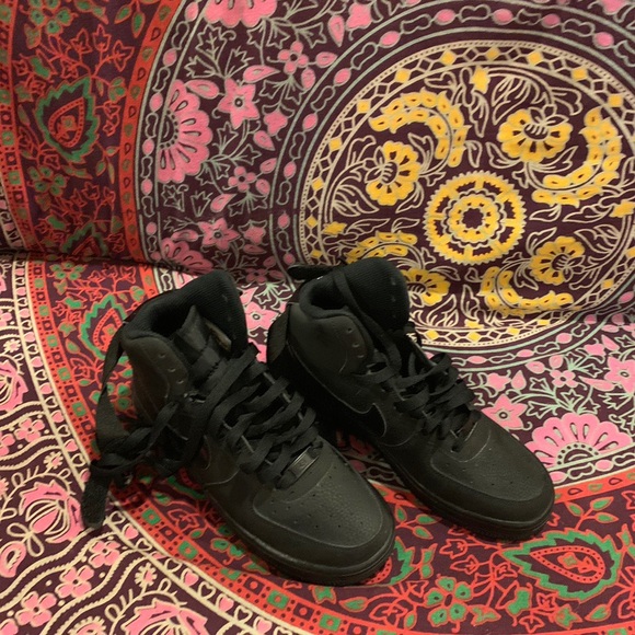 Black high top Air Force 1s - Picture 4 of 4